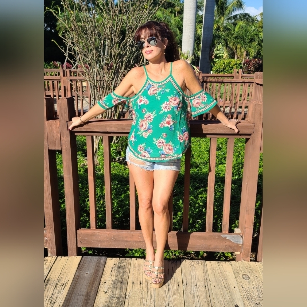 SUMMER BRUNCH FLORAL COLD SHOULDER TOP